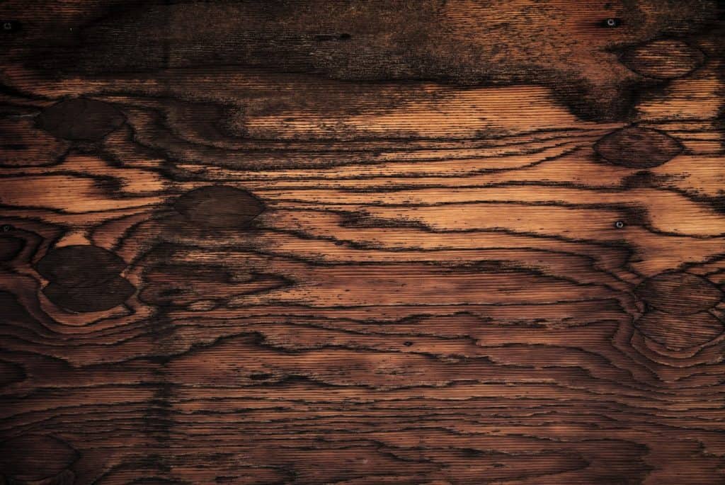 Using old coffee grounds as a wood stain to draken timber