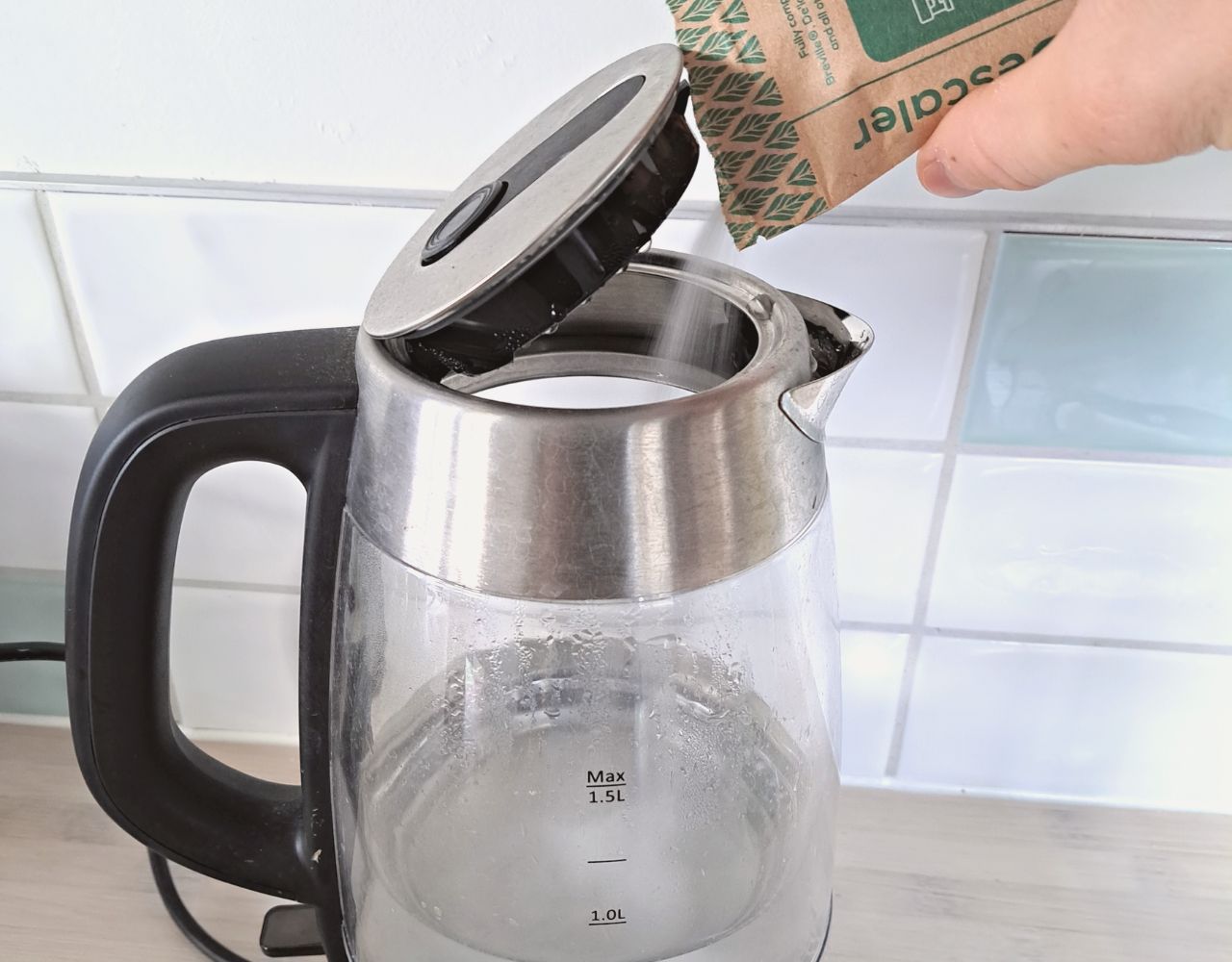 How To Descale An Electric Kettle (The Right Way!) – Green Pods